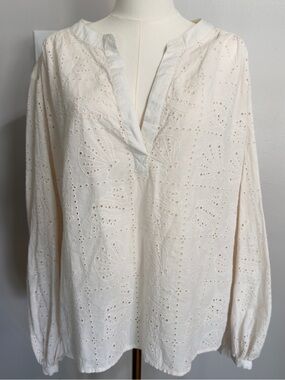 Universal Thread Cream Cotton Eyelet with Seashell Design Popover Blouse
